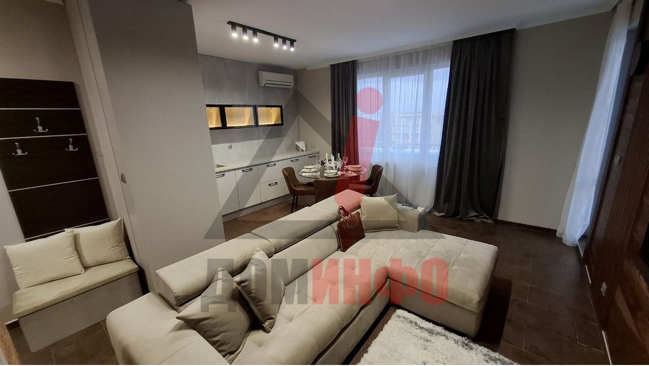 Тристаен лукс, без комисион, в затворен комплекс